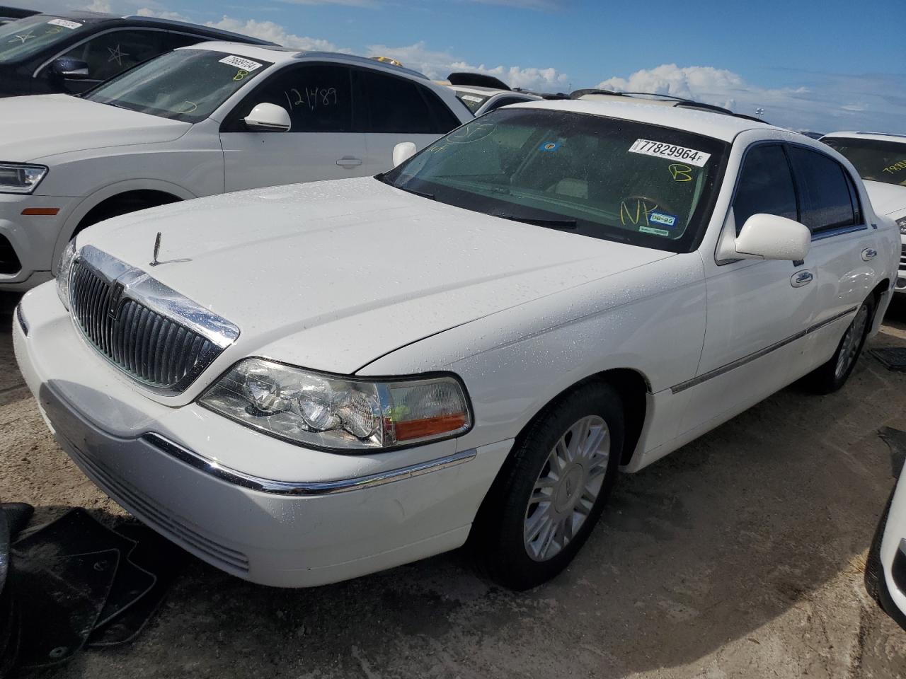 2011 Lincoln Town Car VIN 2LNBL8CV3BX752376