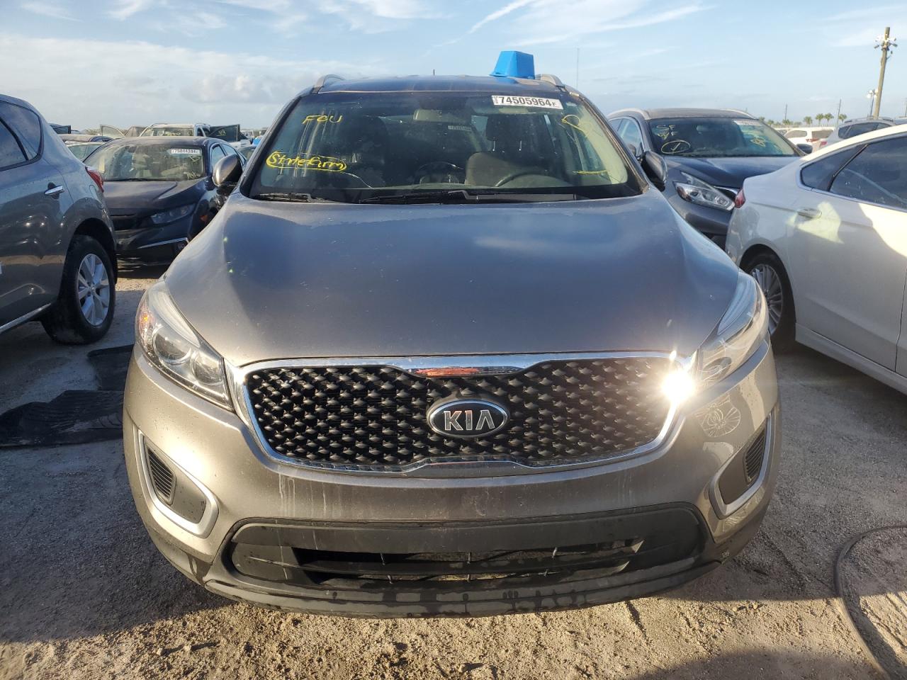 2018 KIA Sorento VIN 5XYPG4A52JG386864 Copart auction photo, water/flood damage thumbnail 5