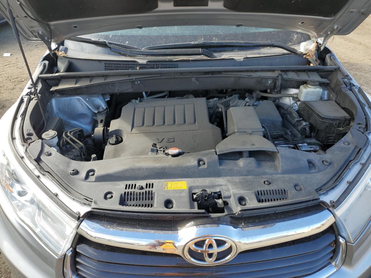 2016 Toyota Highlander VIN 5TDDKRFH3GS263622 Copart auction photo, vandalism damage thumbnail 14