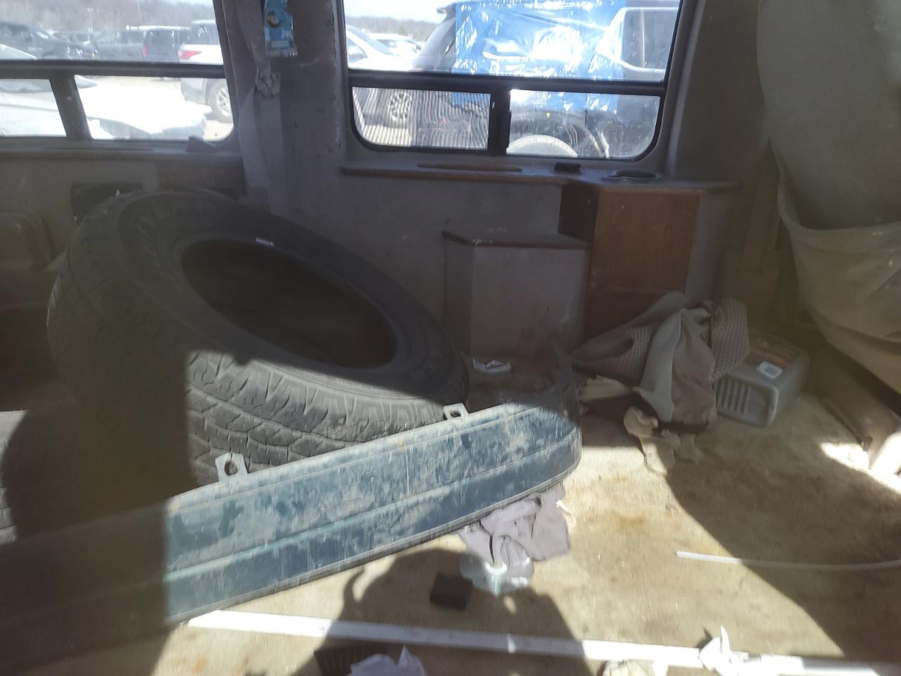 1998 Chevrolet Astro VIN 1GBDM19W2WB142029 Copart auction photo, rear end / all over damage thumbnail 11