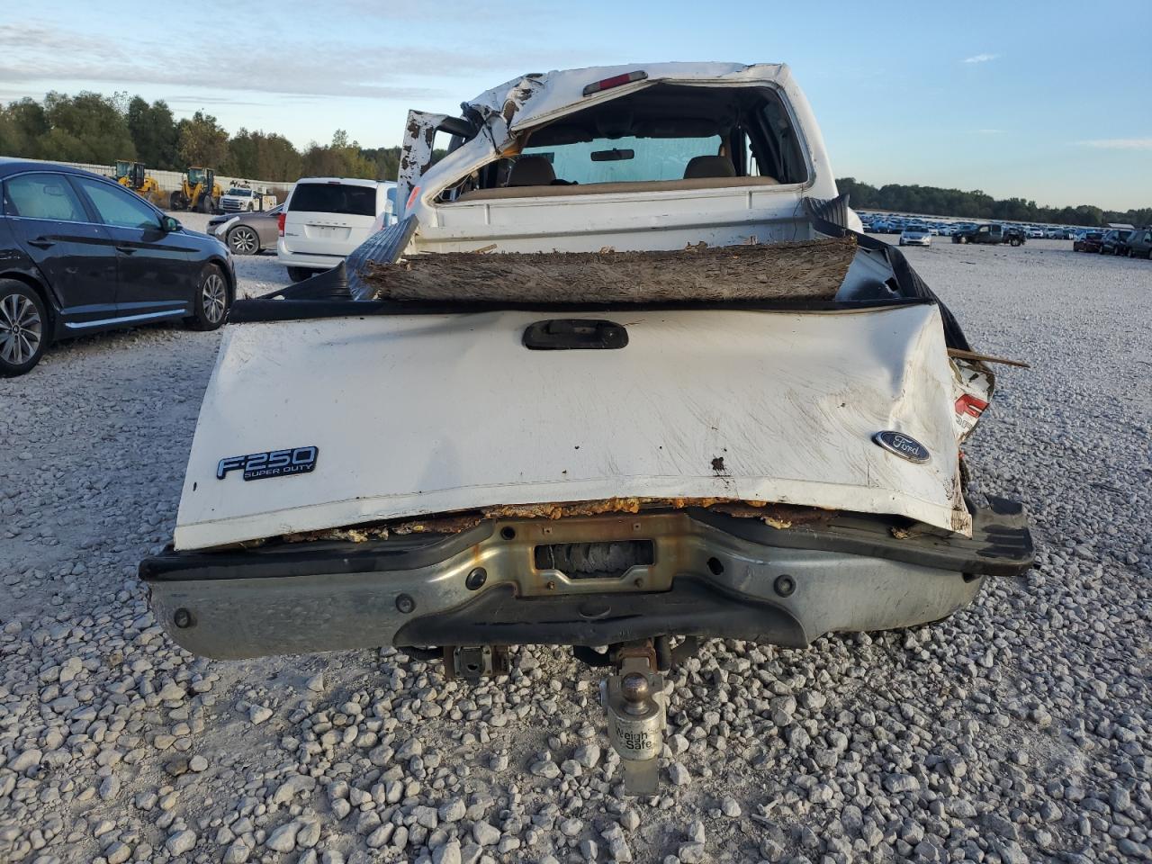 2003 Ford F250 VIN 1FTNW21FX3EA03675 Copart auction photo, all over damage thumbnail 6