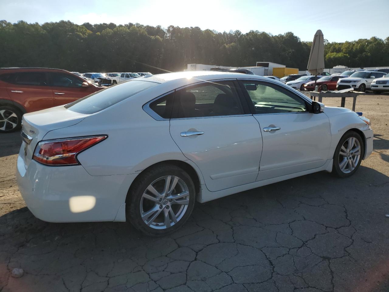2015 Nissan Altima VIN 1N4BL3AP6FC233388 Copart auction photo, side / front end damage thumbnail 3