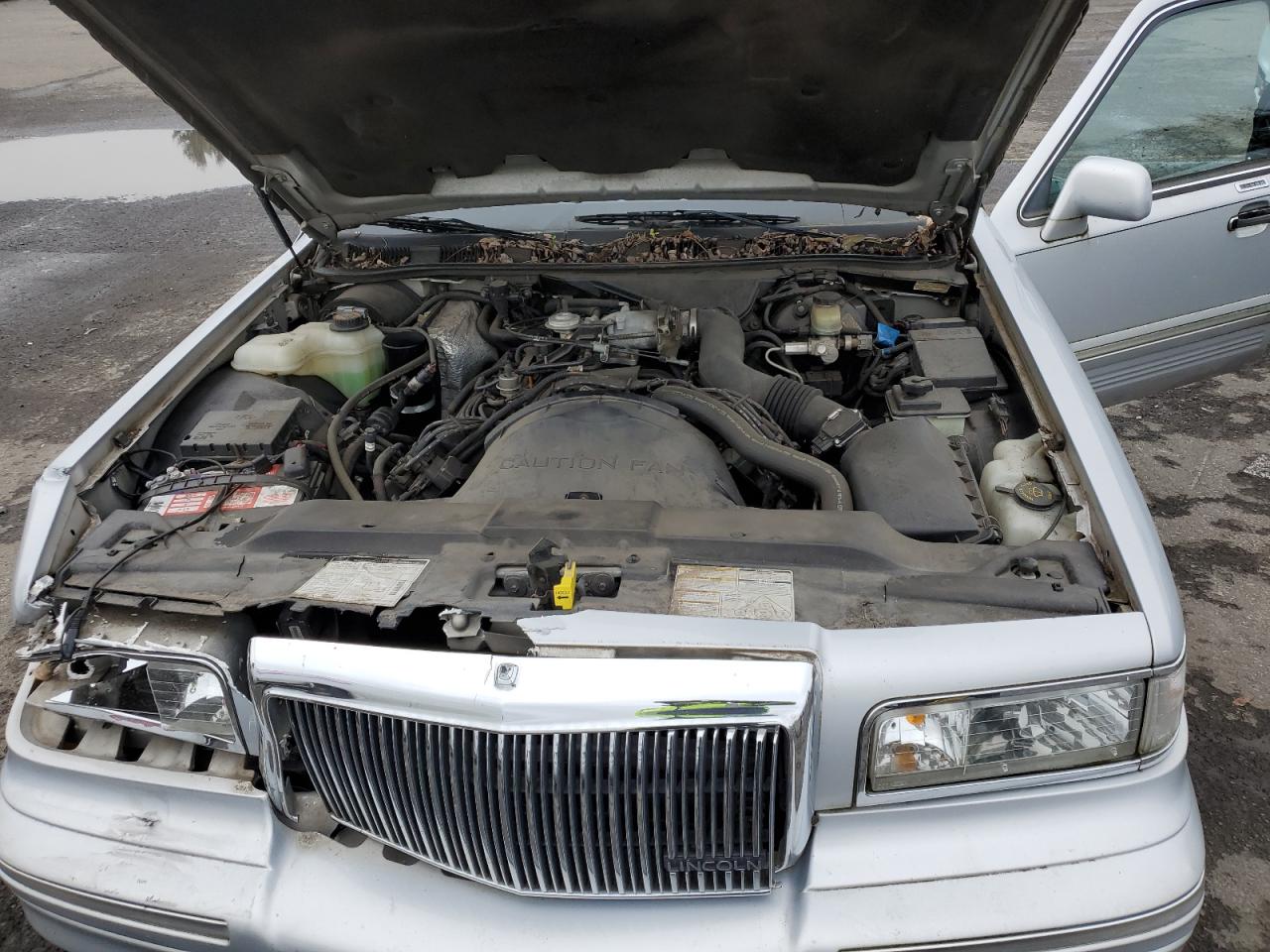 1997 Lincoln Town Car VIN 1LNLM82W2VY664726 Copart auction photo, front end damage thumbnail 11