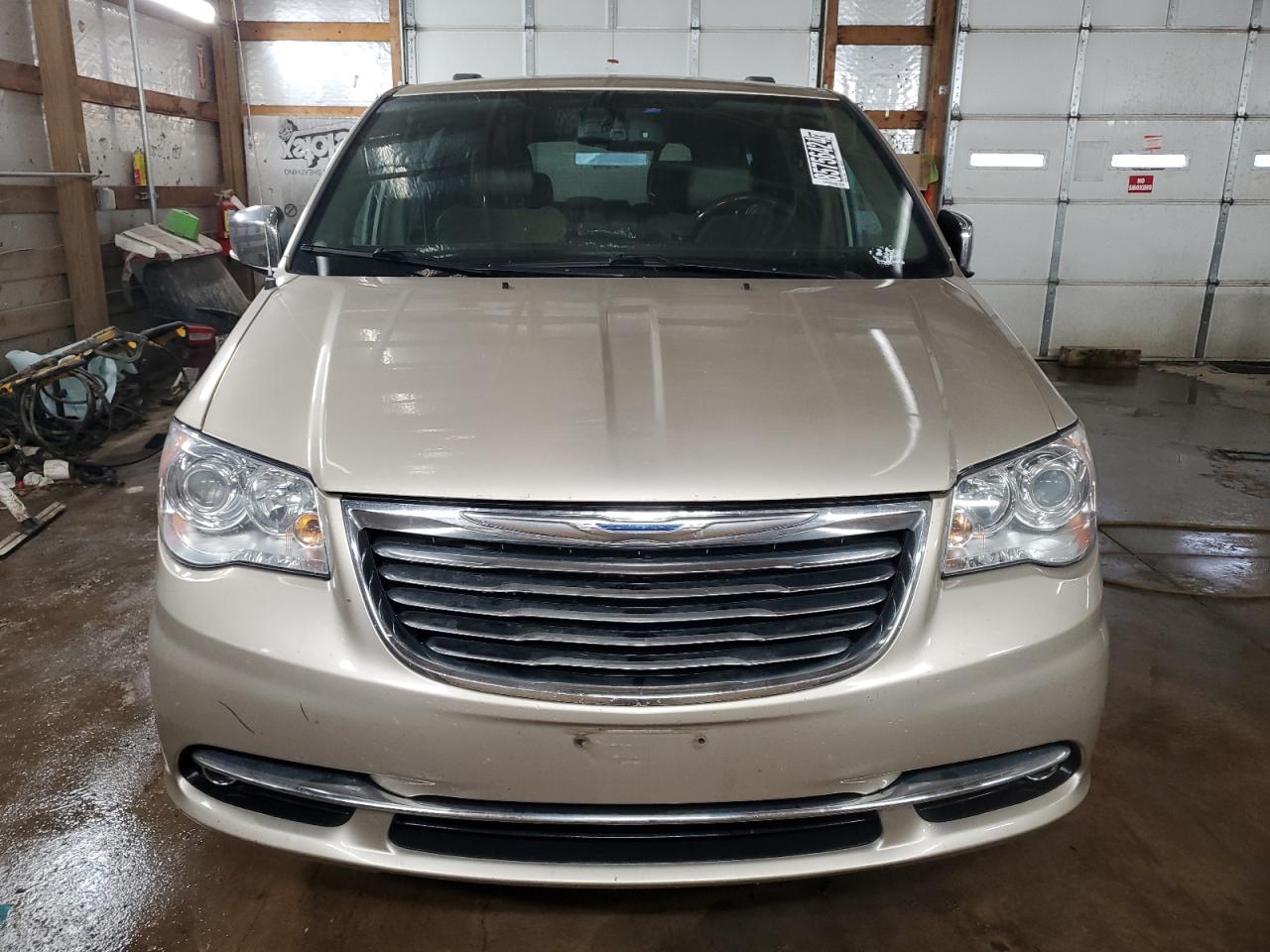 2015 Chrysler Town & Country VIN 2C4RC1GGXFR743500 Copart auction photo, minor dent/scratches damage thumbnail 5