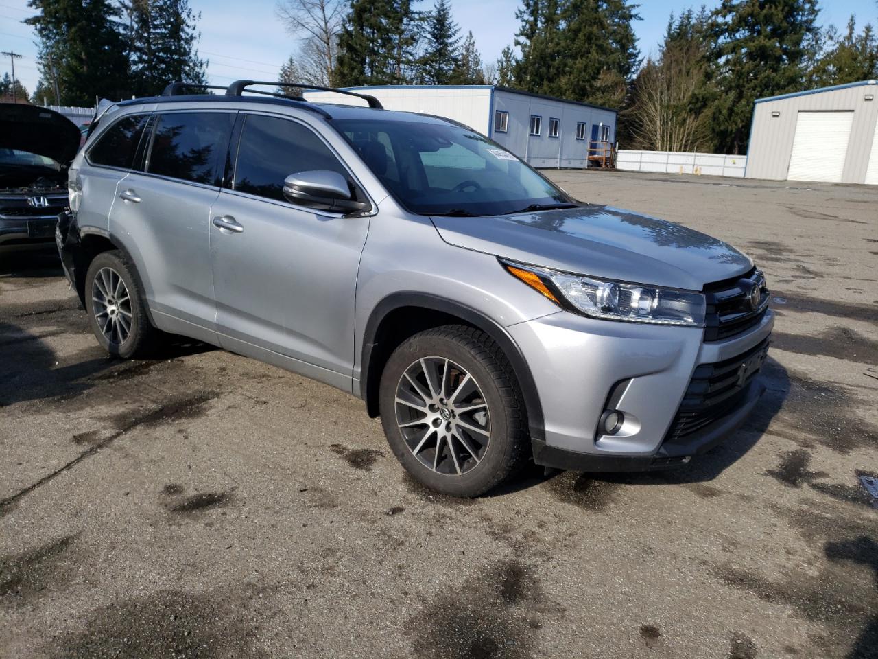 2017 Toyota Highlander VIN 5TDJZRFH7HS515582 Copart auction photo, rear end / front end damage thumbnail 4