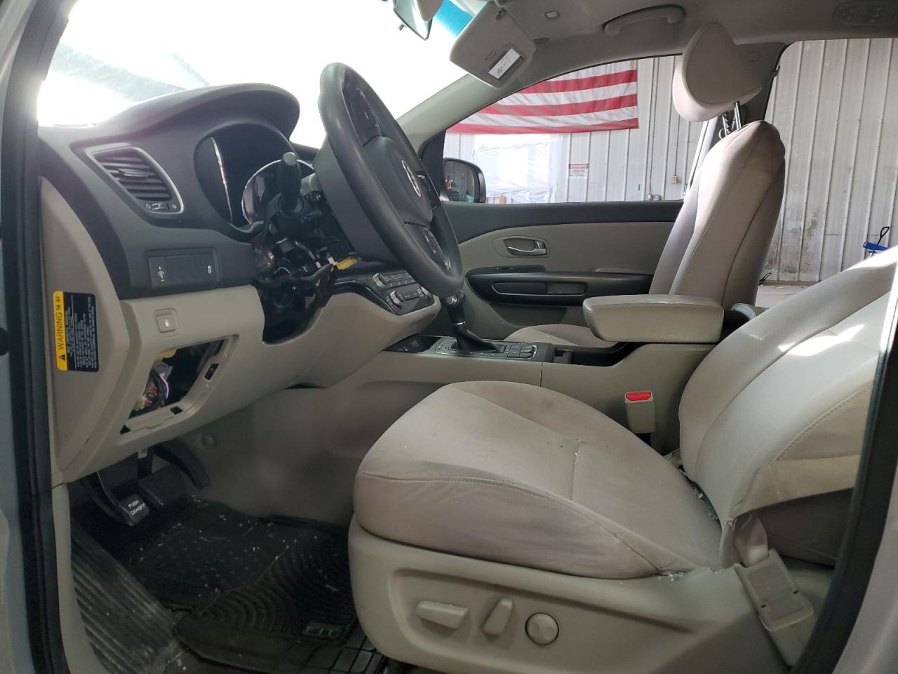 2016 KIA Sedona VIN KNDMB5C14G6157583 Copart auction photo, vandalism damage thumbnail 7