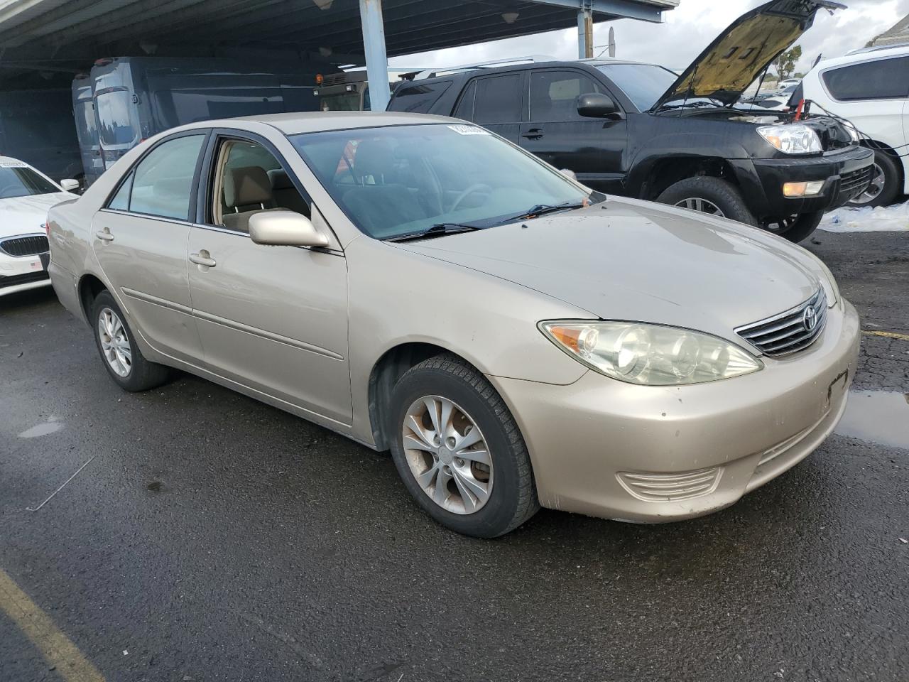 2005 Toyota Camry VIN 4T1BF30K45U613597 Copart auction photo, side damage thumbnail 4