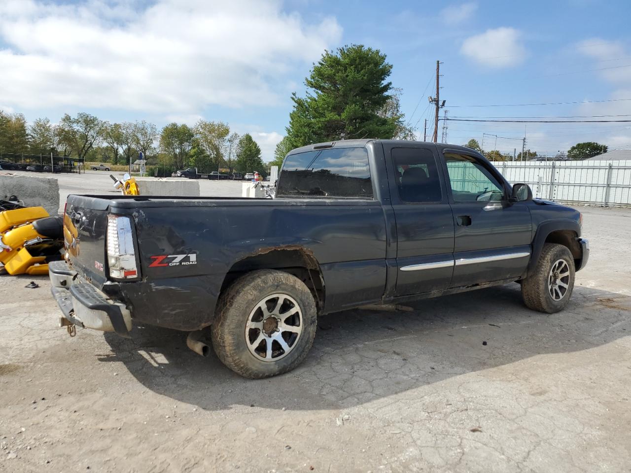 2005 GMC Sierra VIN 2GTEK19B351289204 Copart auction photo, rear end / side damage thumbnail 3