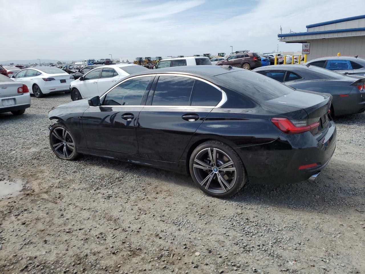 2024 BMW 3er VIN 3MW39FF08R8E31814 Copart auction photo, front end damage thumbnail 2