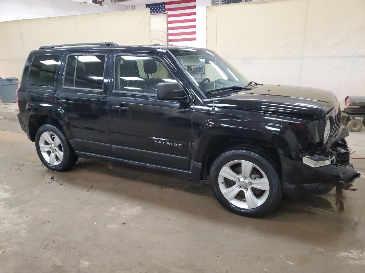 2013 Jeep Liberty (Patriot) VIN 1C4NJRFB0DD137454 Copart auction photo, front end / minor dent/scratches damage thumbnail 4