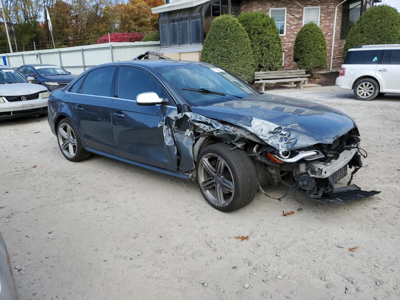 2010 Audi RS4 VIN WAUMGAFL0AA064262 Copart auction photo, front end damage thumbnail 4