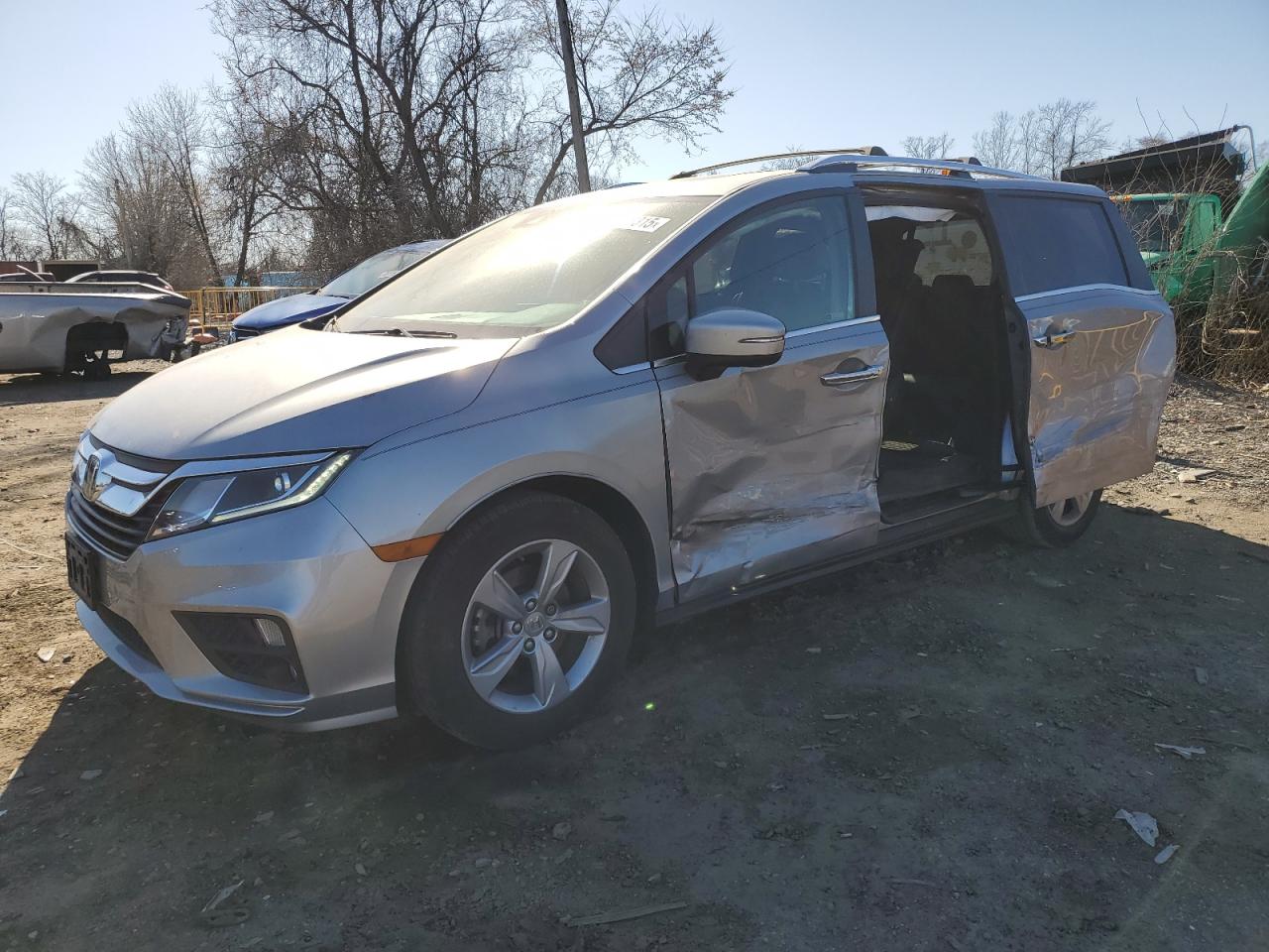 2018 Honda Odyssey VIN 5FNRL6H71JB111811 - Copart auction photo