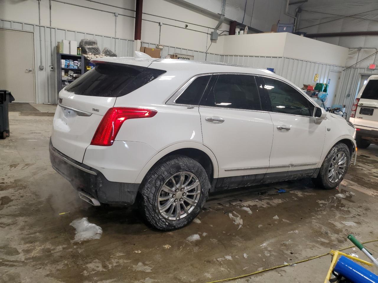 2019 Cadillac XT5 VIN 1GYKNCRSXKZ160265 Copart auction photo, front end / all over damage thumbnail 3
