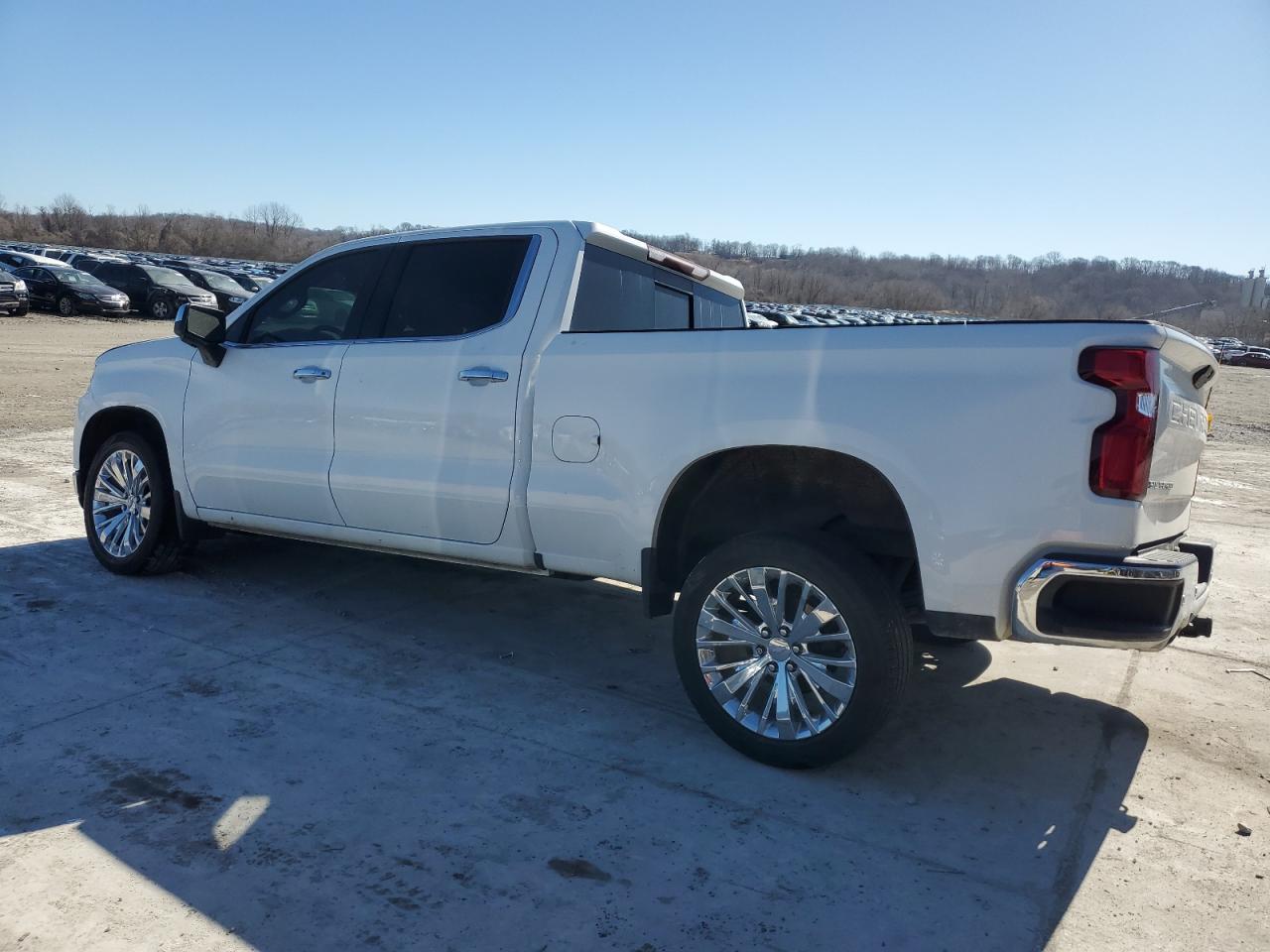 2022 Chevrolet Silverado VIN 3GCUYGEL0NG102018 Copart auction photo, front end damage thumbnail 2