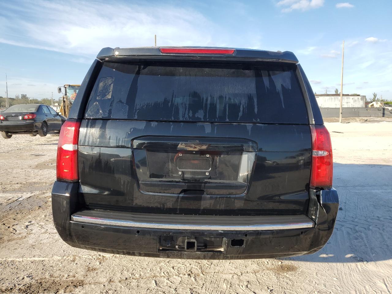 2015 Chevrolet Suburban VIN 1GNSCKKC2FR640872 Copart auction photo, minor dent/scratches damage thumbnail 6