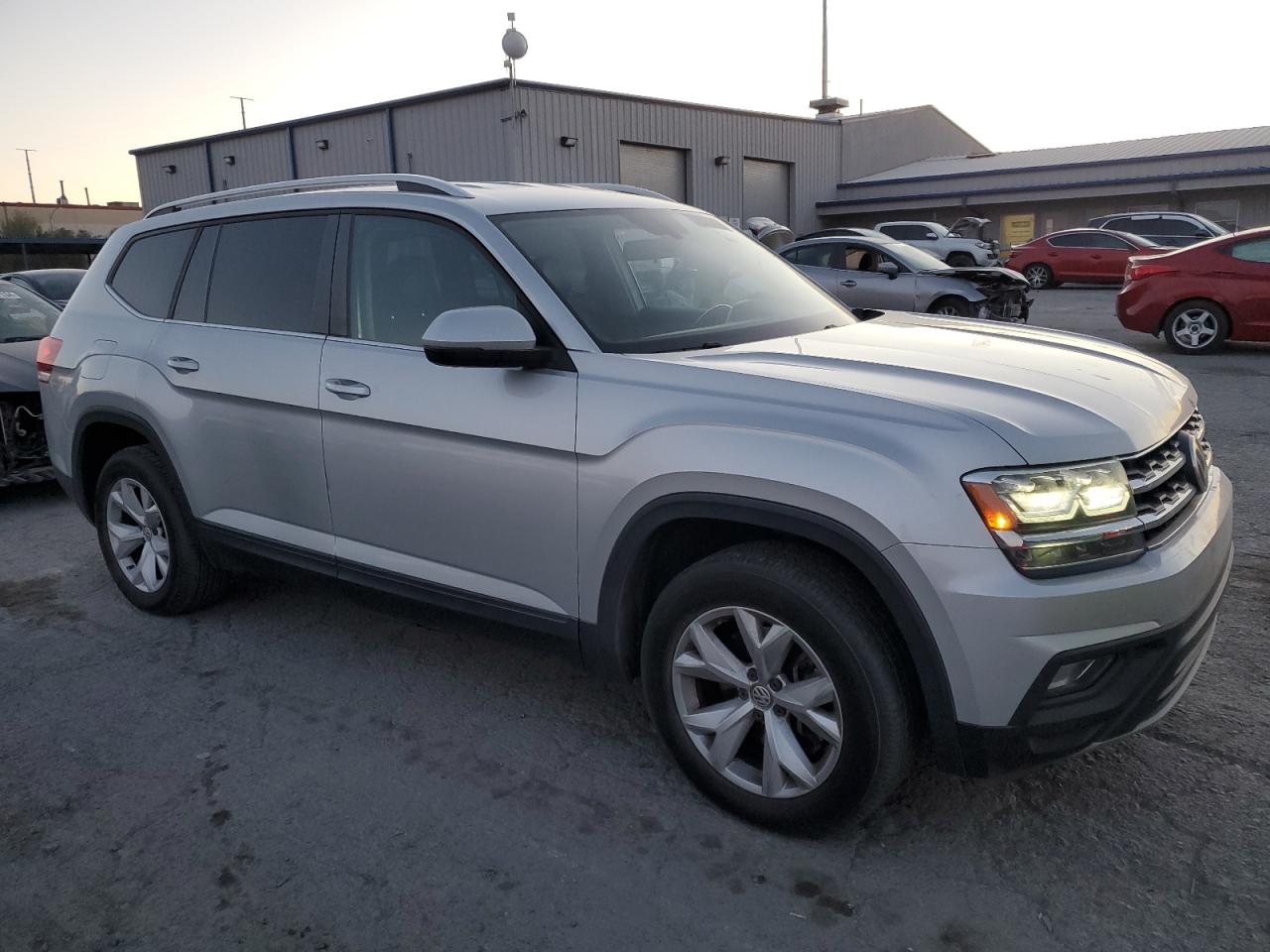 2019 Volkswagen Atlas VIN 1V2DR2CA9KC579822 Copart auction photo, vandalism damage thumbnail 4