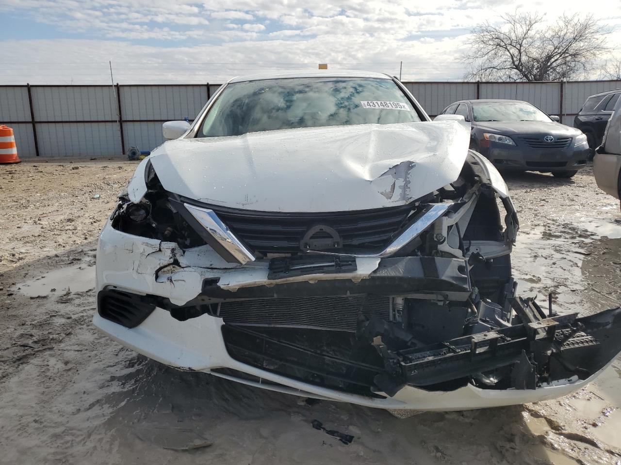 2017 Nissan Altima VIN 1N4AL3AP9HC260082 Copart auction photo, front end / minor dent/scratches damage thumbnail 5