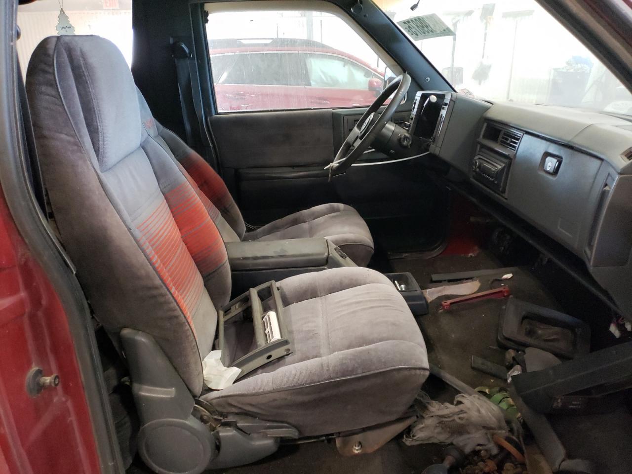 1990 Chevrolet Blazer VIN 1GNCT18Z3L0102885 Copart auction photo, water/flood / hail damage thumbnail 11