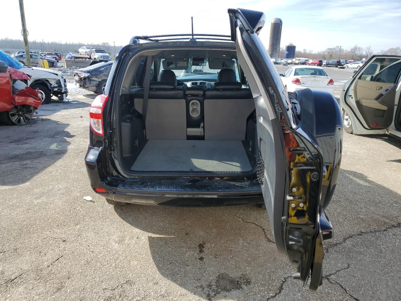 2011 Toyota RAV 4 VIN 2T3ZF4DV8BW067155 Copart auction photo, front end damage thumbnail 6