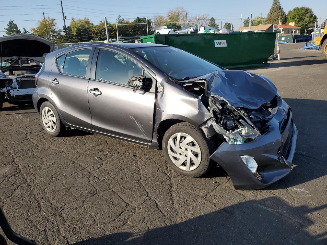 2015 Toyota Prius VIN JTDKDTB32F1585835 Copart auction photo, front end damage thumbnail 4