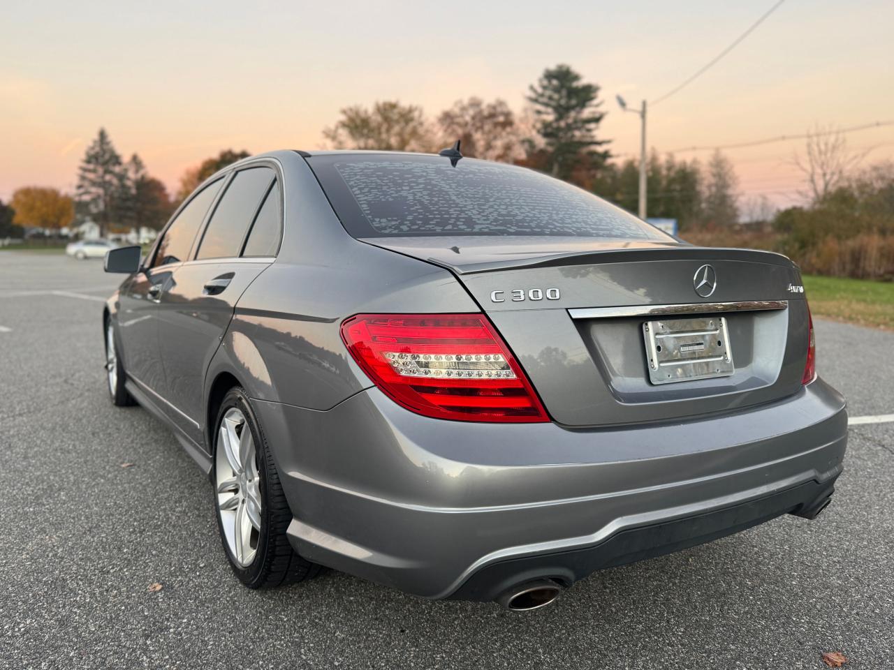 2012 Mercedes-Benz C-klasse VIN WDDGF8BB5CR204969 Copart auction photo, normal wear / minor dent/scratches damage thumbnail 3