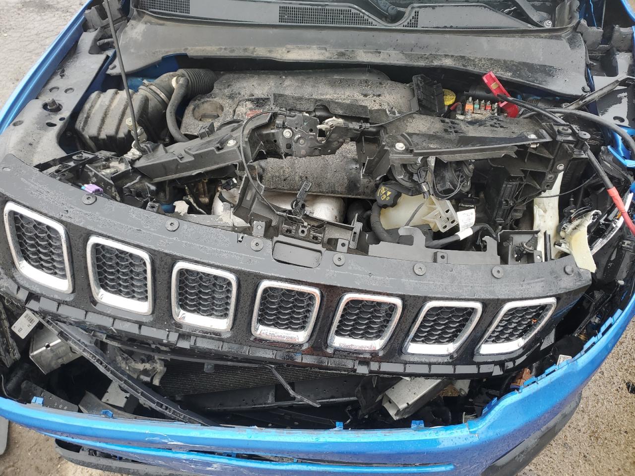 2018 Jeep Compass VIN 3C4NJDCB8JT435599 Copart auction photo, minor dent/scratches / water/flood damage thumbnail 12