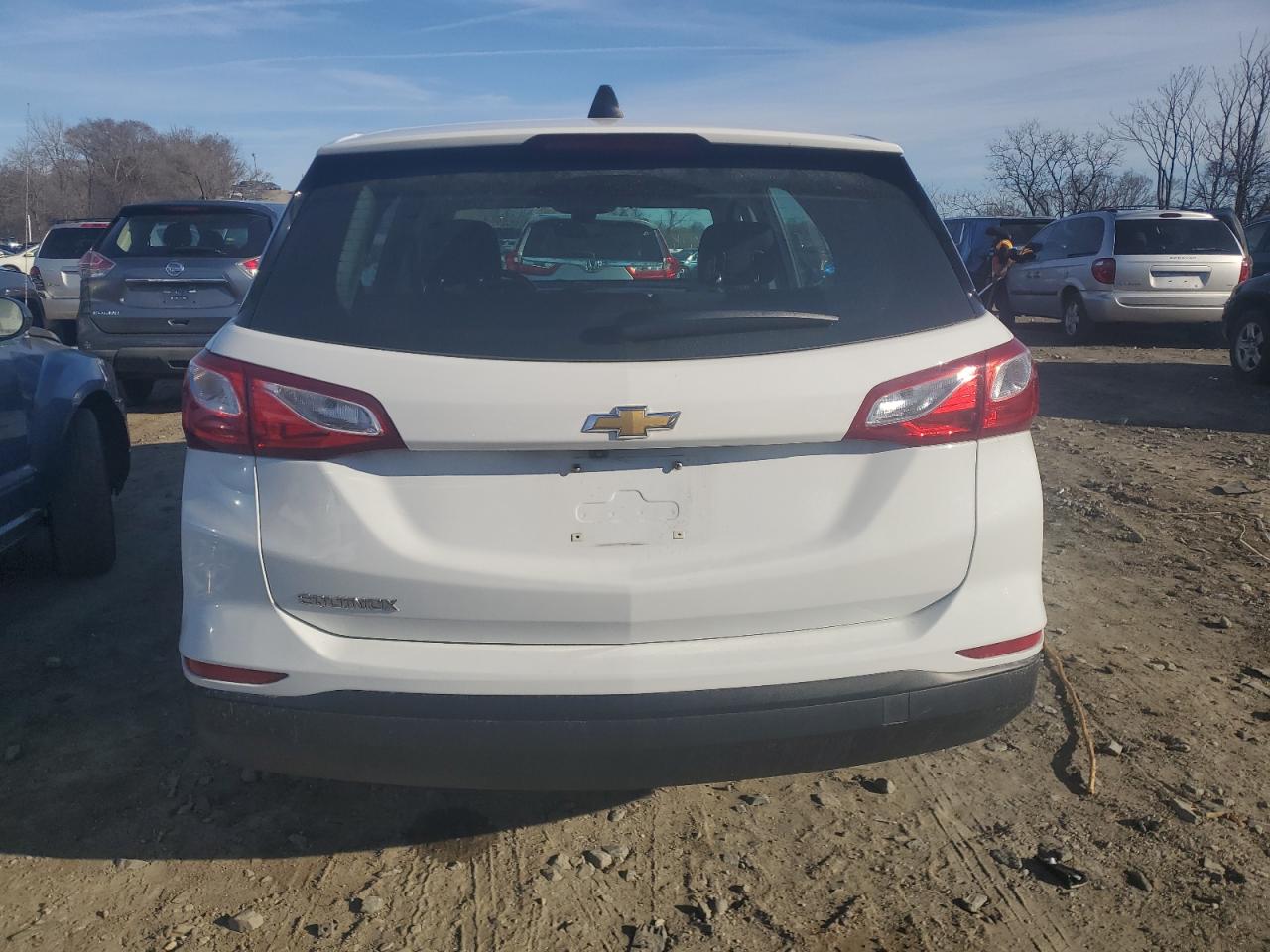 2020 Chevrolet Equinox VIN 3GNAXHEV3LS698028 Copart auction photo, front end / minor dent/scratches damage thumbnail 6