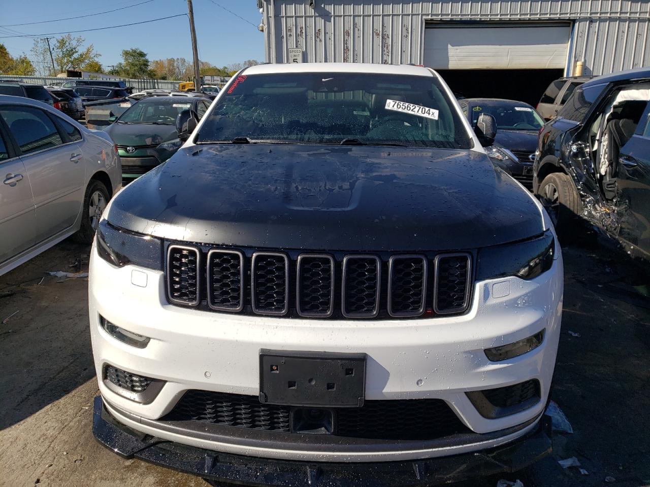 2018 Jeep Grand Cherokee VIN 1C4RJFCG1JC107462 Copart auction photo, vandalism damage thumbnail 5