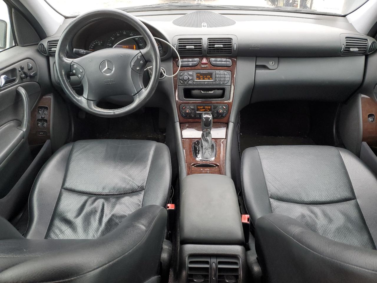 2002 Mercedes-Benz C-klasse VIN WDBRF64J22F281843 Copart auction photo, rear end / minor dent/scratches damage thumbnail 8