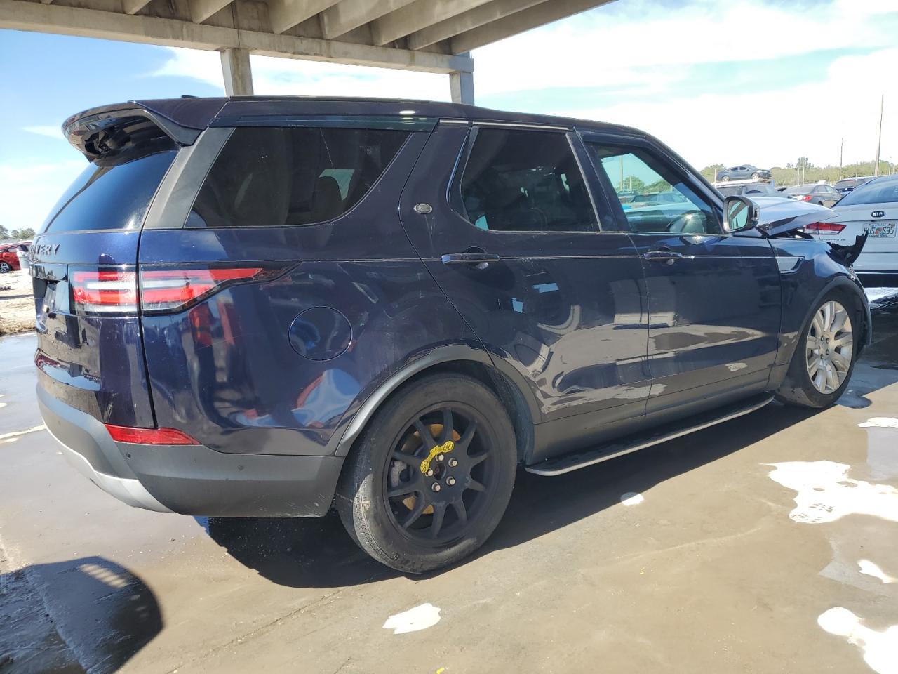 2018 Land Rover Discovery VIN SALRR2RVXJA066597 Copart auction photo, front end / minor dent/scratches damage thumbnail 3