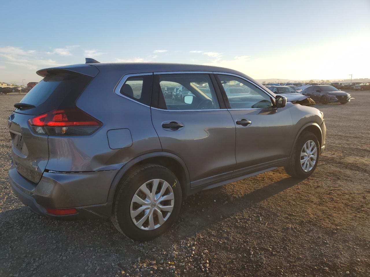 2018 Nissan Rogue VIN KNMAT2MV2JP583628 Copart auction photo, front end / rear end damage thumbnail 3