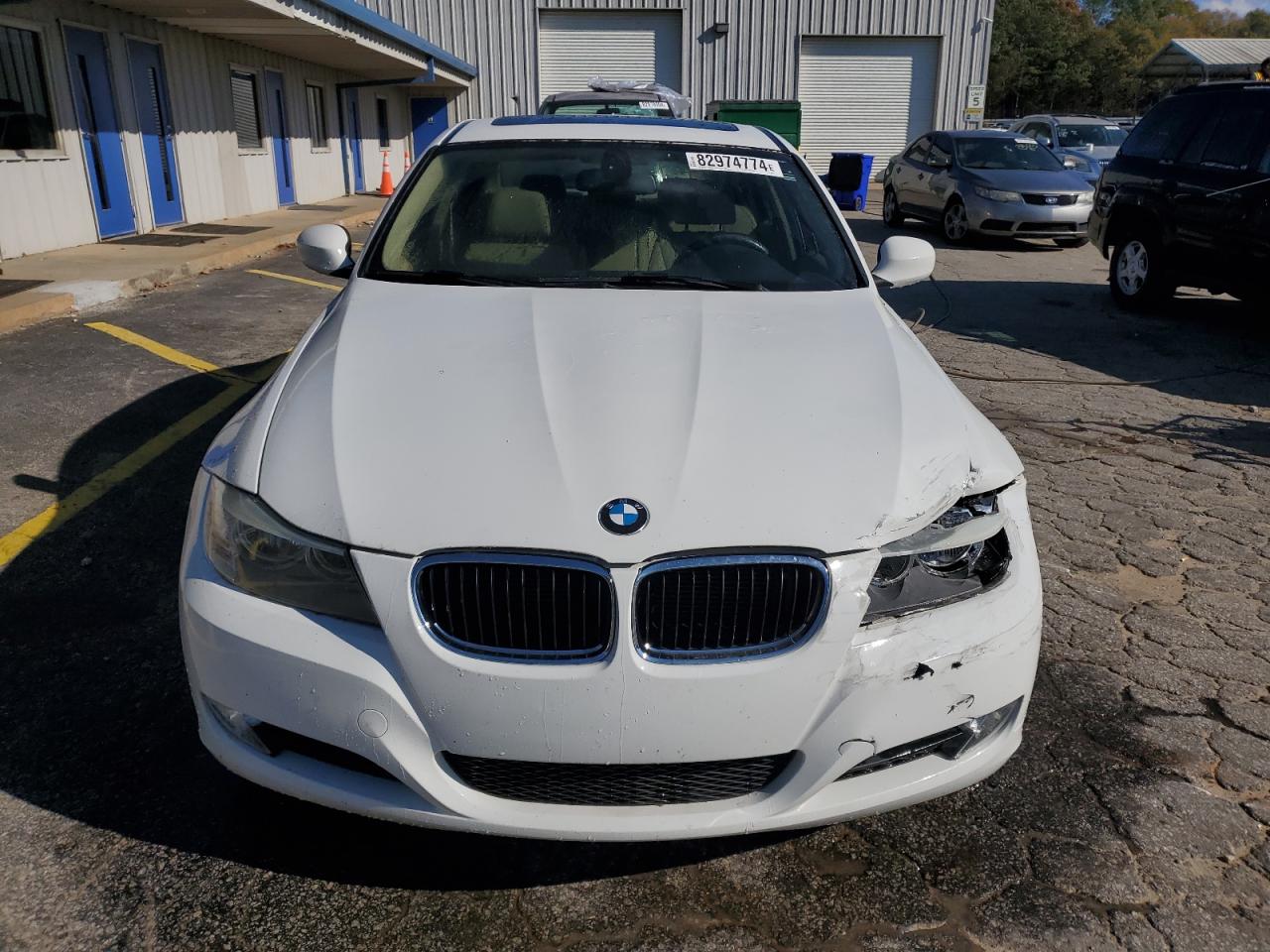 2011 BMW 3er VIN WBAPH7C50BA800721 Copart auction photo, front end damage thumbnail 5