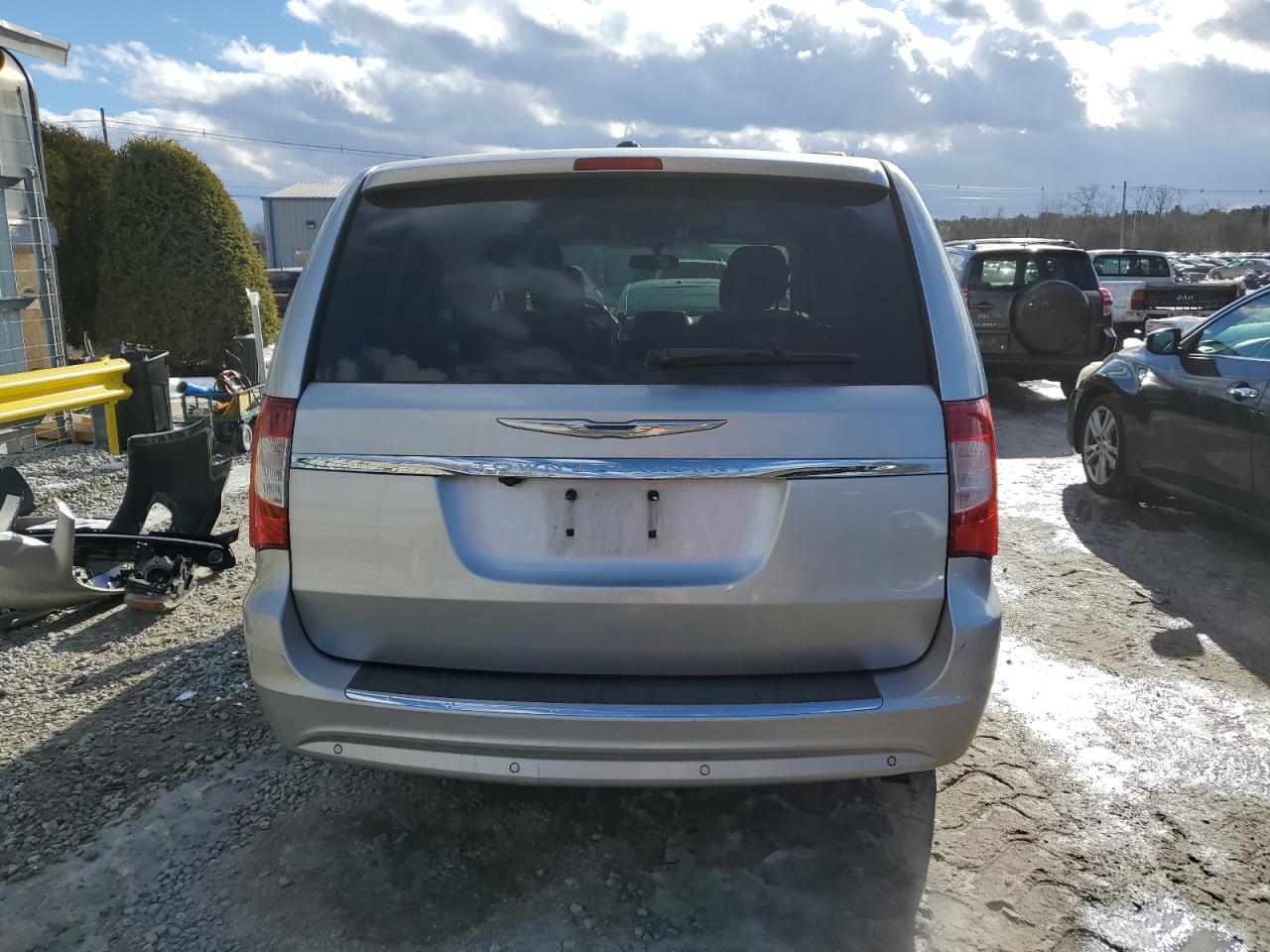 2011 Chrysler Town & Country VIN 2A4RR8DGXBR780854 Copart auction photo, front end damage thumbnail 6