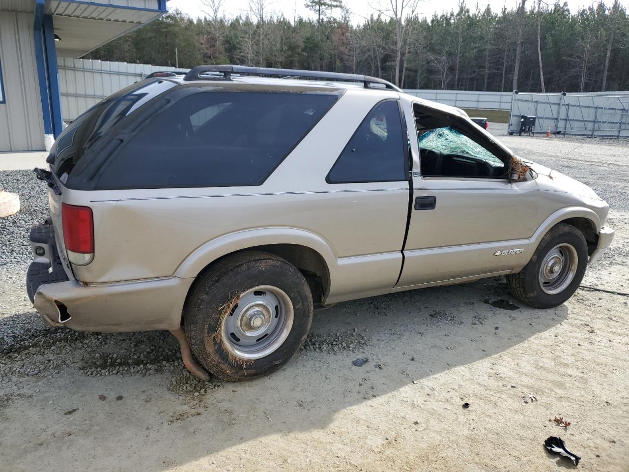 2002 Chevrolet Blazer VIN 1GNCS18W82K196242 Copart auction photo, all over damage thumbnail 3