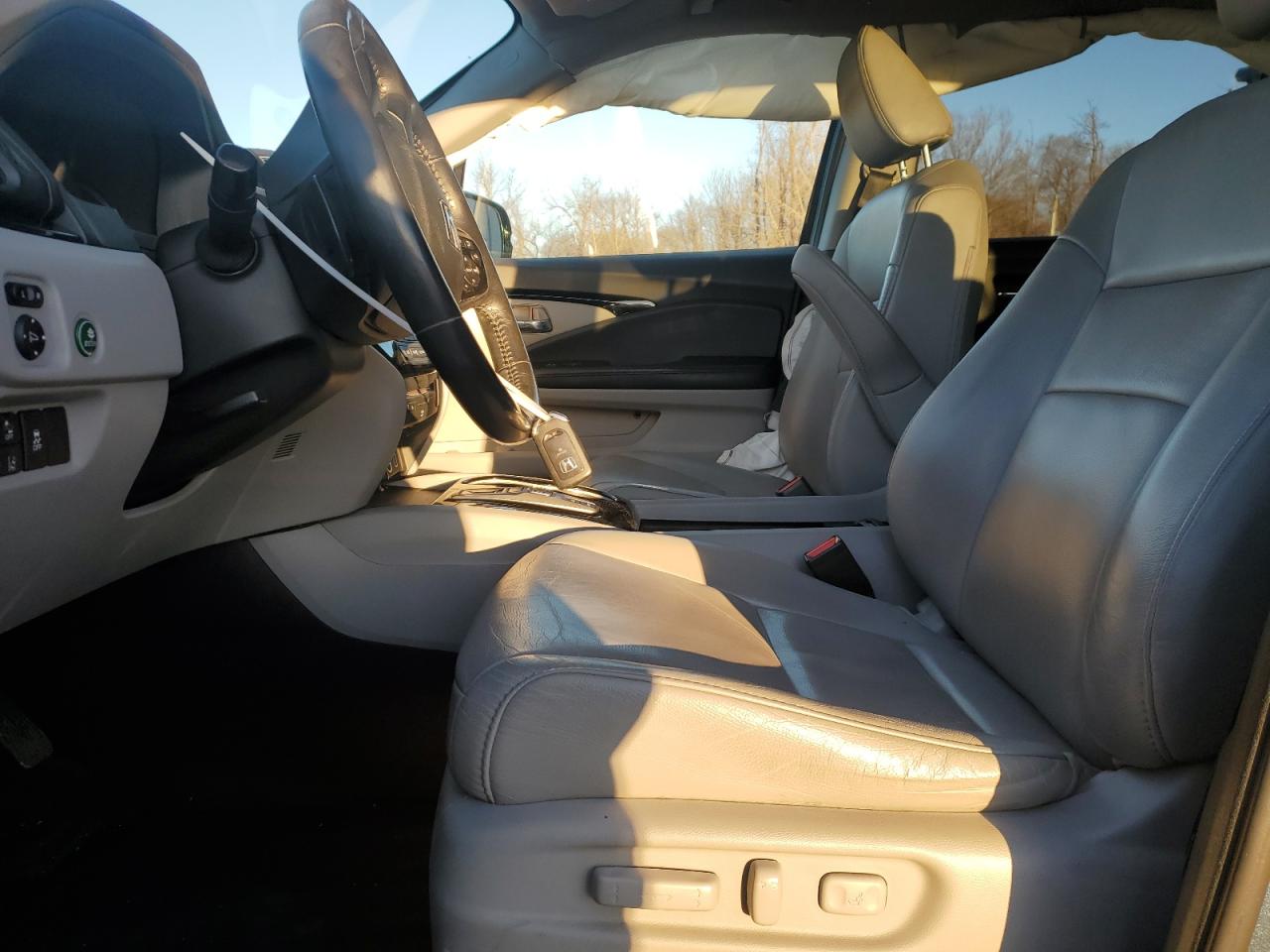 2019 Honda Pilot VIN 5FNYF6H63KB019272 Copart auction photo, rear end damage thumbnail 7