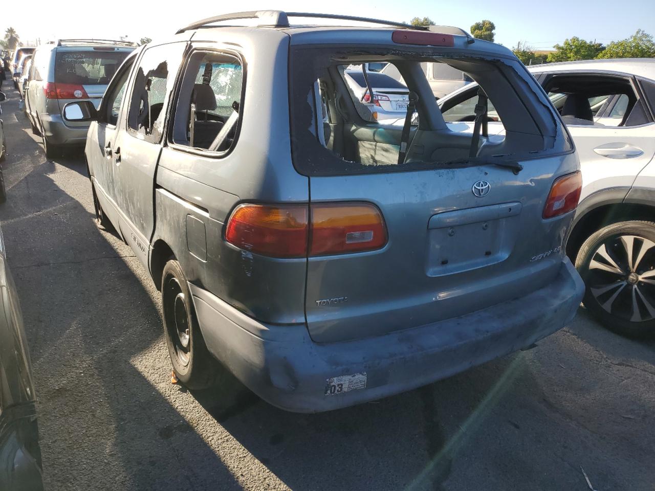 2000 Toyota Sienna VIN 4T3ZF13CXYU272905 Copart auction photo, all over damage thumbnail 2