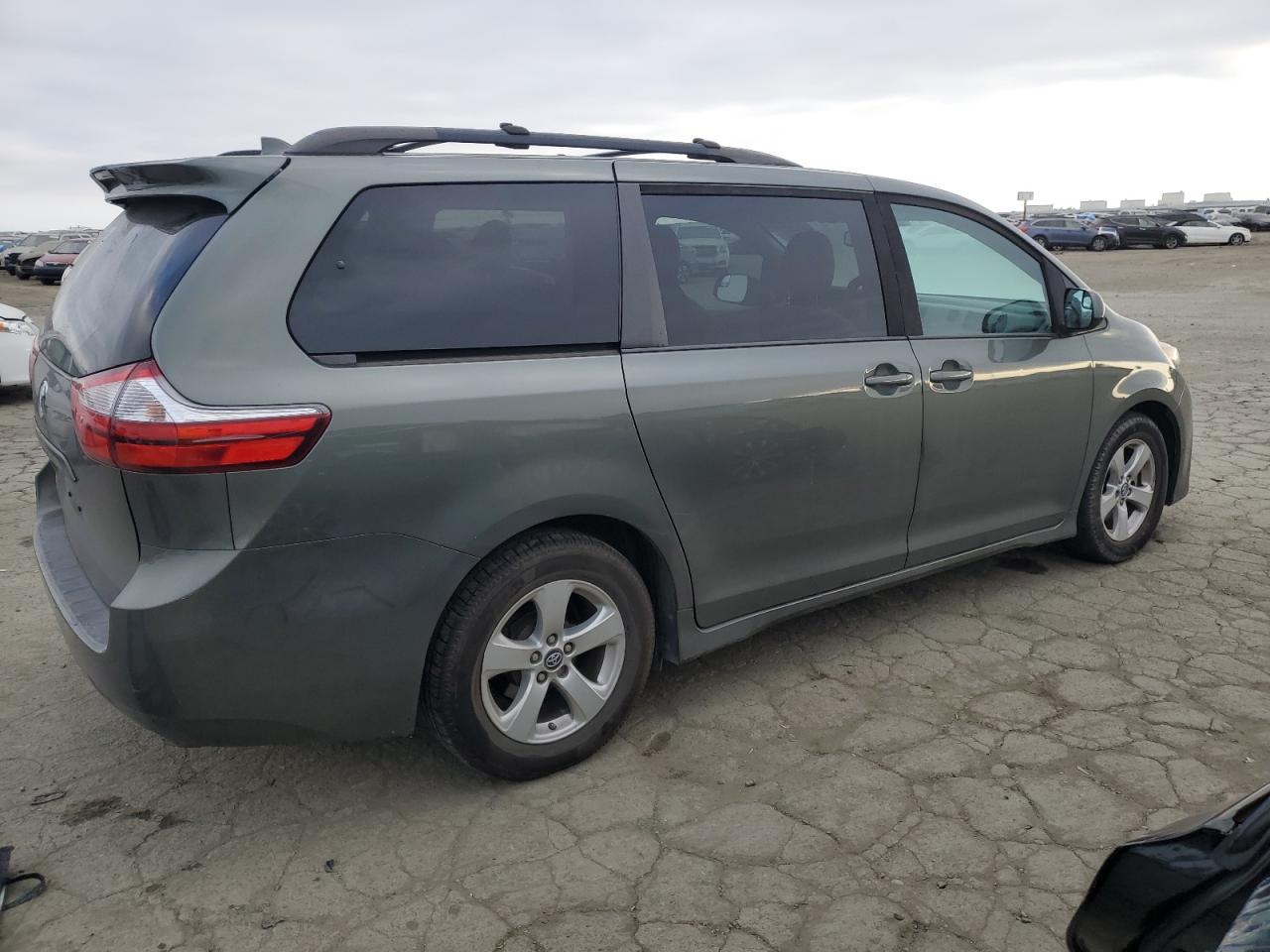 2018 Toyota Sienna VIN 5TDKZ3DC7JS939441 Copart auction photo, all over damage thumbnail 3
