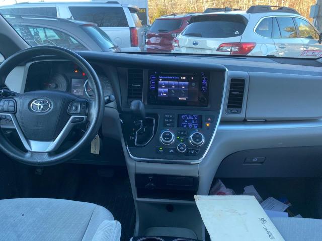 2017 Toyota Sienna VIN 5TDJZ3DCXHS177213 Copart auction photo, minor dent/scratches / normal wear damage thumbnail 9