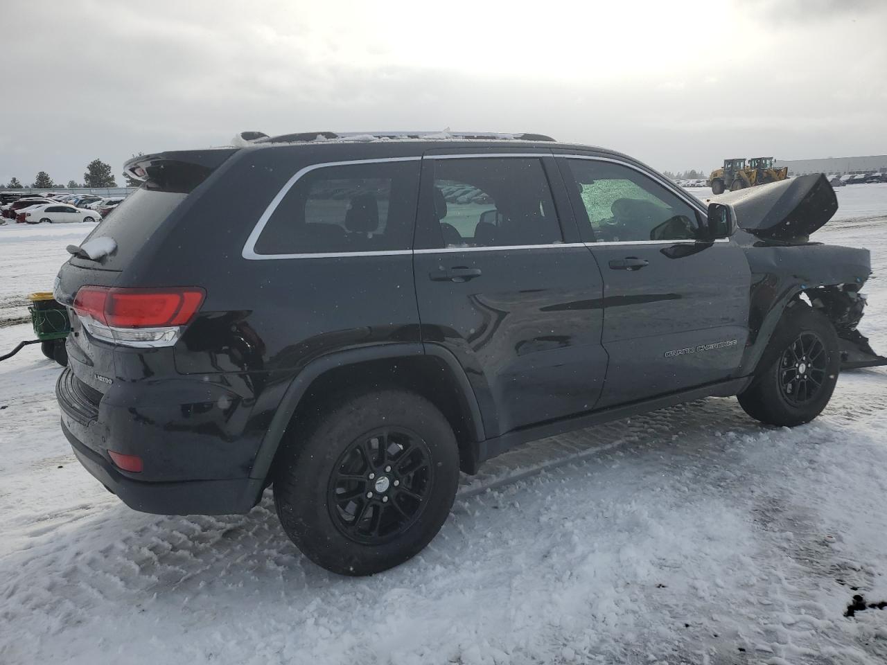 2020 Jeep Grand Cherokee VIN 1C4RJFAGXLC132589 Copart auction photo, front end / side damage thumbnail 3