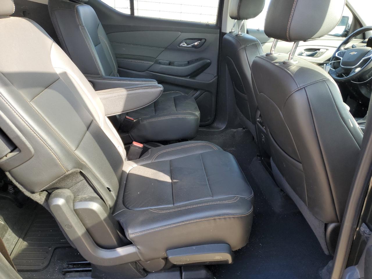 2021 Chevrolet Traverse VIN 1GNEVHKW6MJ104474 Copart auction photo, rear end / minor dent/scratches damage thumbnail 11