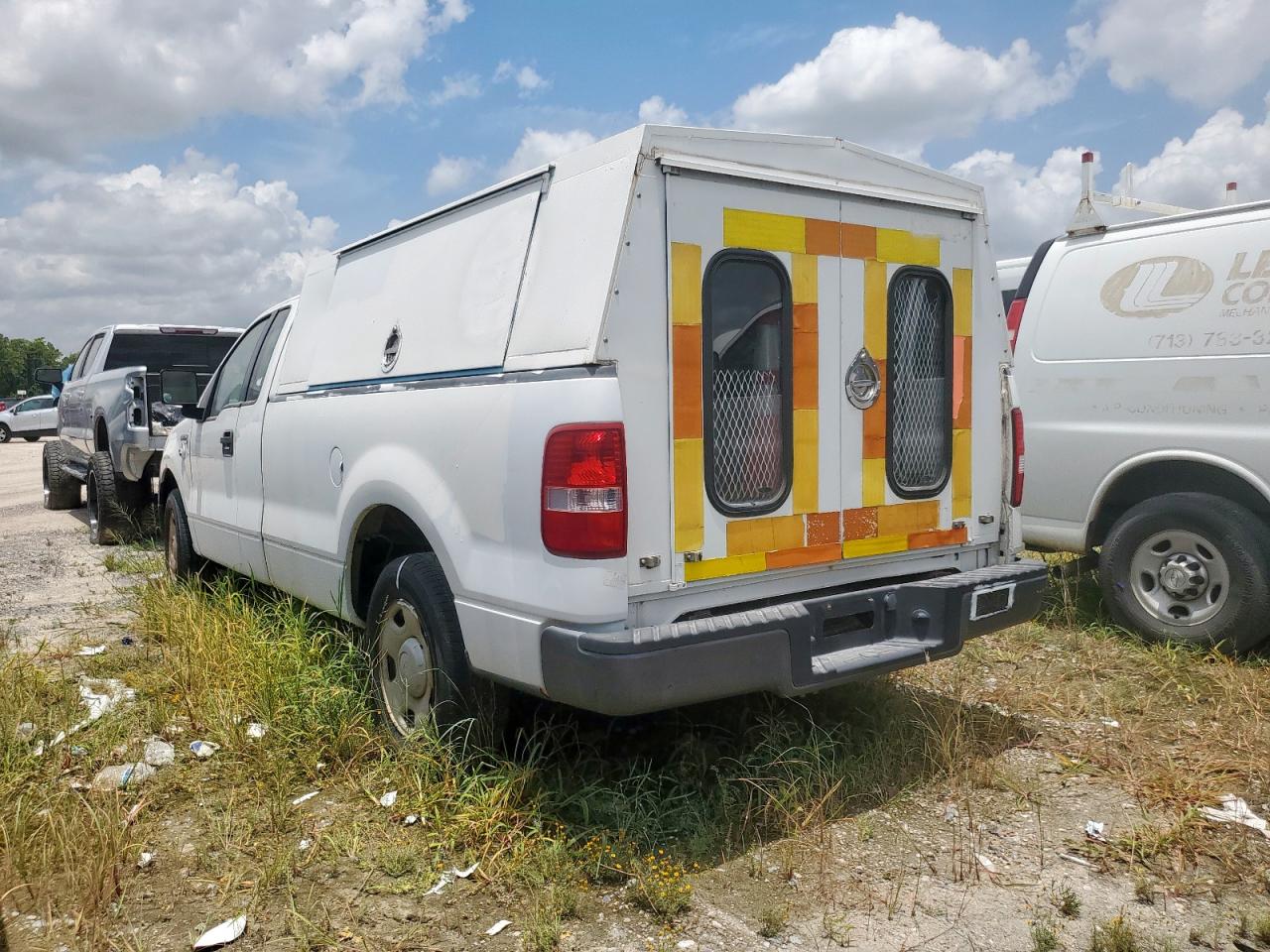2007 Ford F-150 VIN 1FTRF12227KD33342 Copart auction photo, normal wear / minor dent/scratches damage thumbnail 2