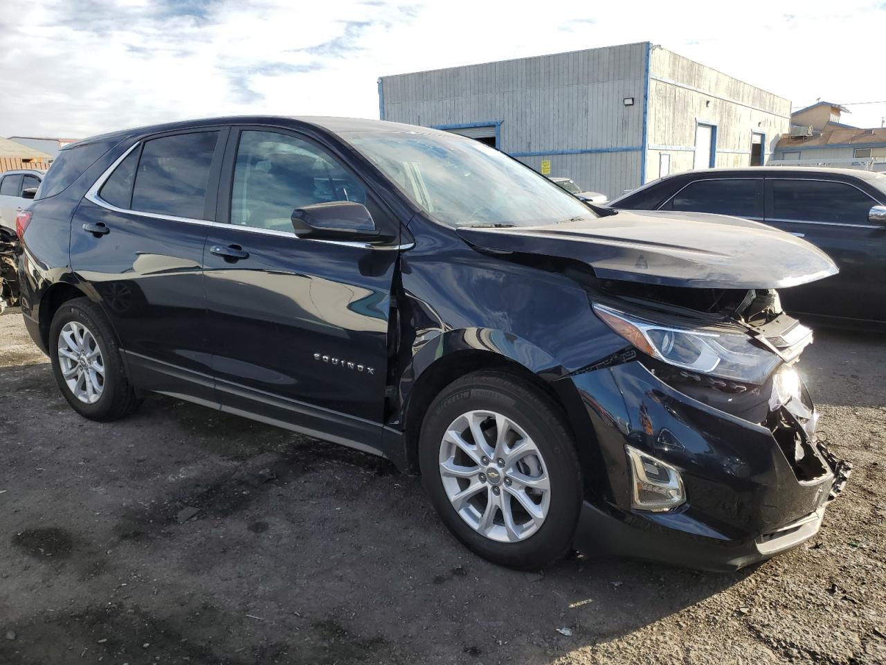 2021 Chevrolet Equinox VIN 3GNAXTEVXMS143260 Copart auction photo, front end / side damage thumbnail 4