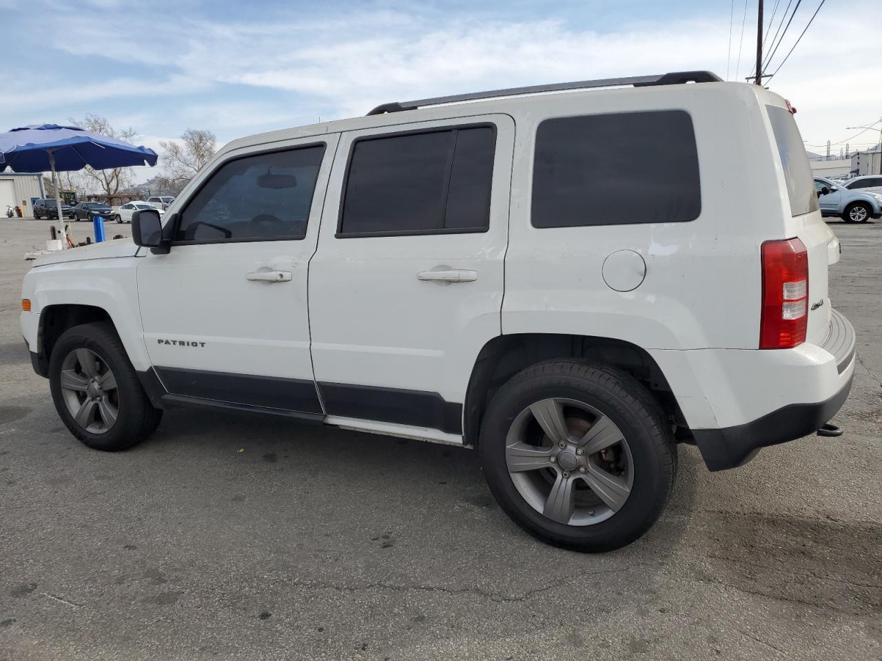 2016 Jeep Liberty (Patriot) VIN 1C4NJRBB2GD610877 Copart auction photo, minor dent/scratches damage thumbnail 2