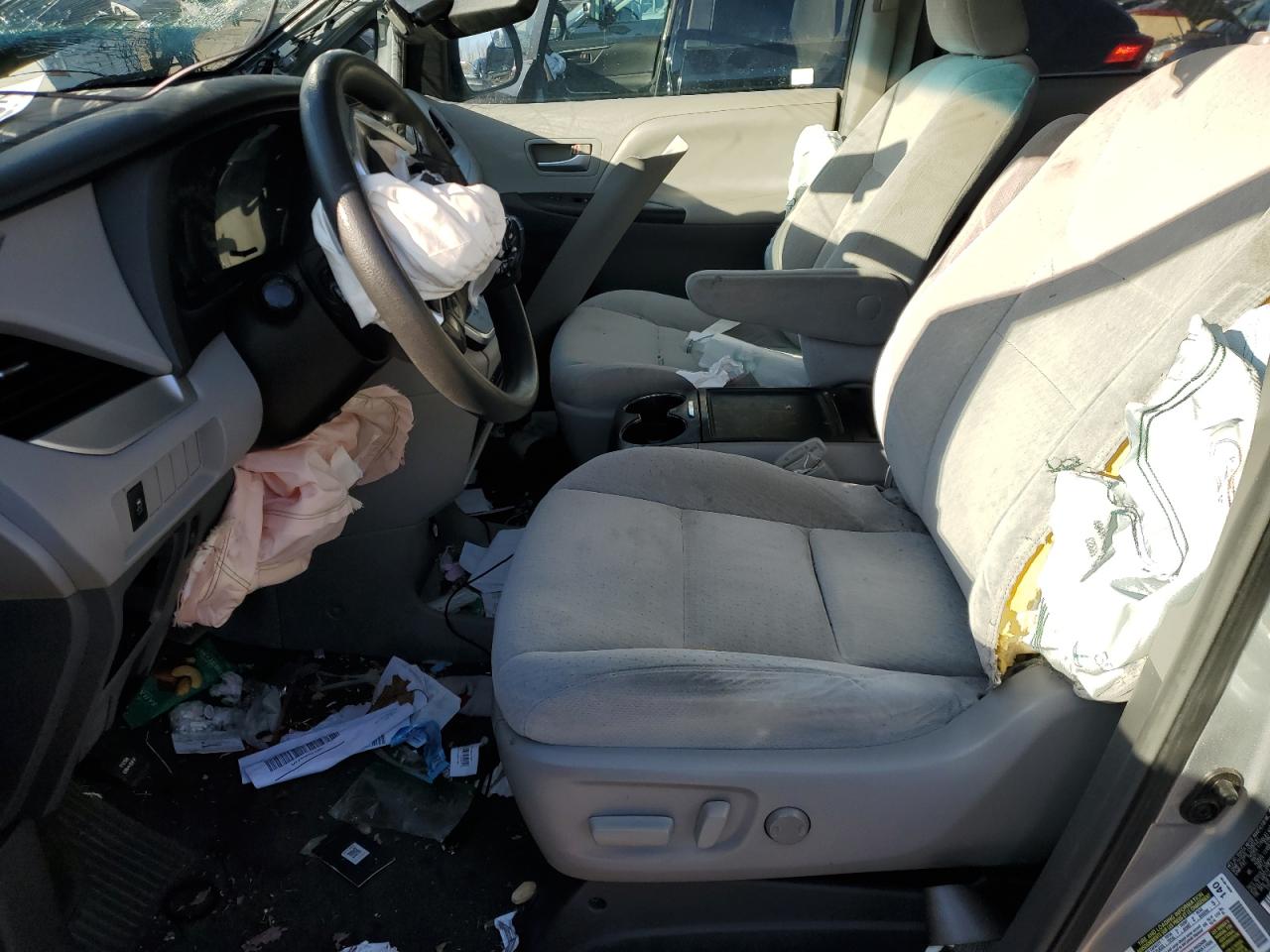 2015 Toyota Sienna VIN 5TDJK3DC5FS117020 Copart auction photo, front end / minor dent/scratches damage thumbnail 7