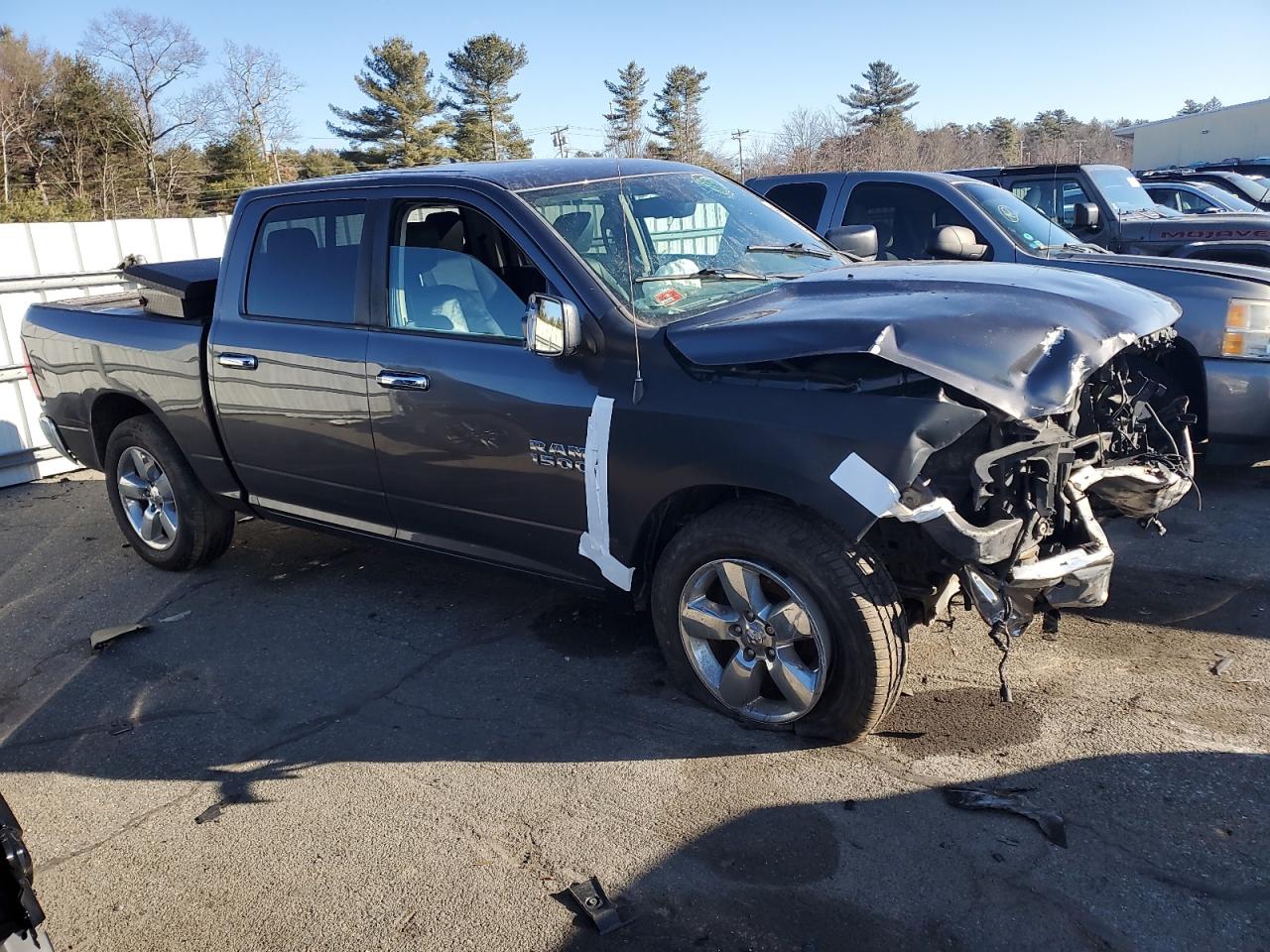 2017 RAM 1500 VIN 1C6RR7LTXHS531306 Copart auction photo, front end / minor dent/scratches damage thumbnail 4