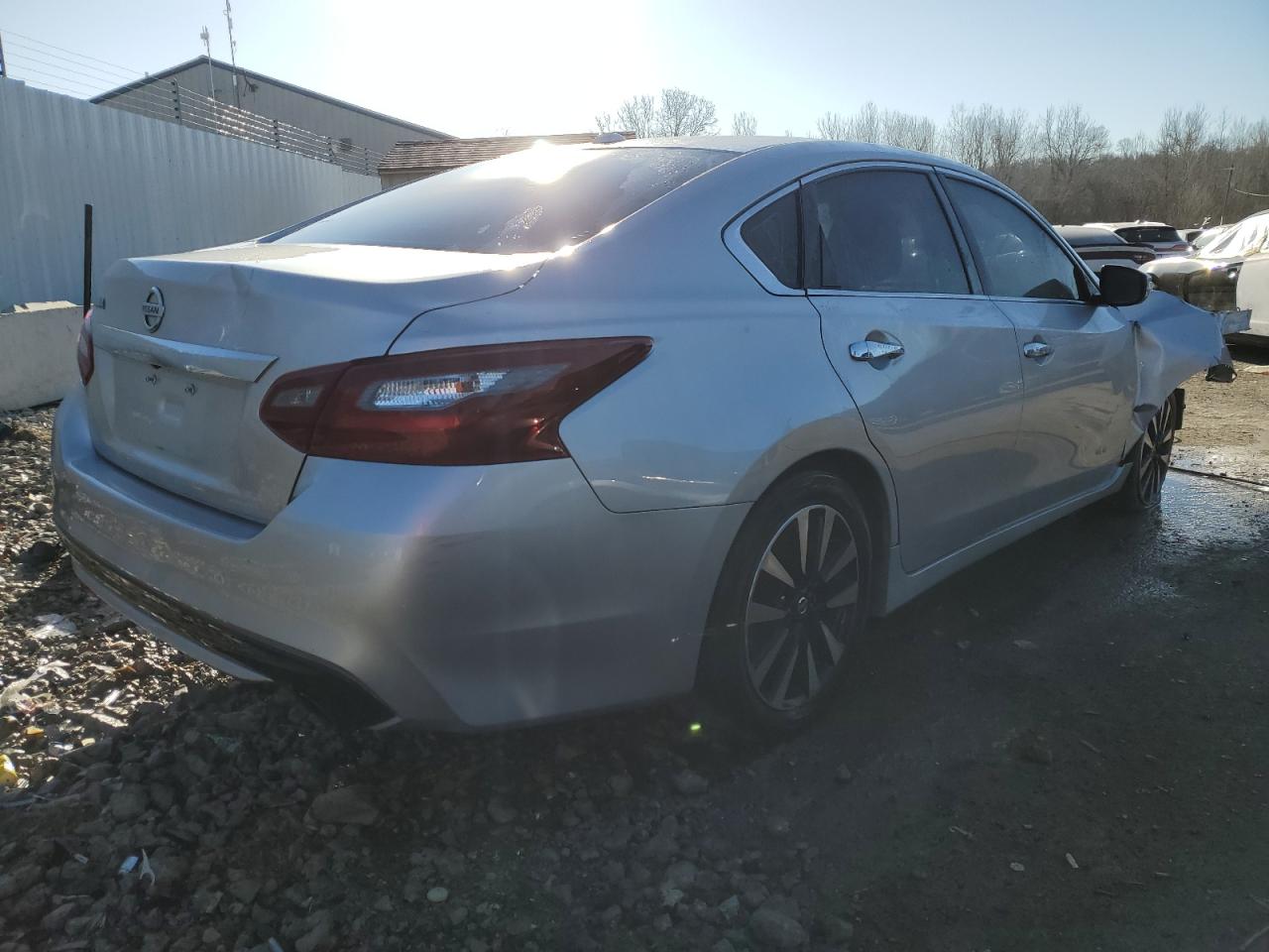 2018 Nissan Altima VIN 1N4AL3AP7JC239737 Copart auction photo, front end damage thumbnail 3