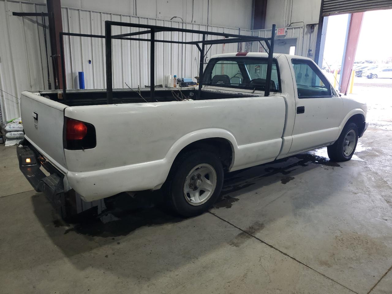 1995 Chevrolet S-10 Pickup VIN 1GCCS1443S8220375 Copart auction photo, front end / mechanical damage thumbnail 3
