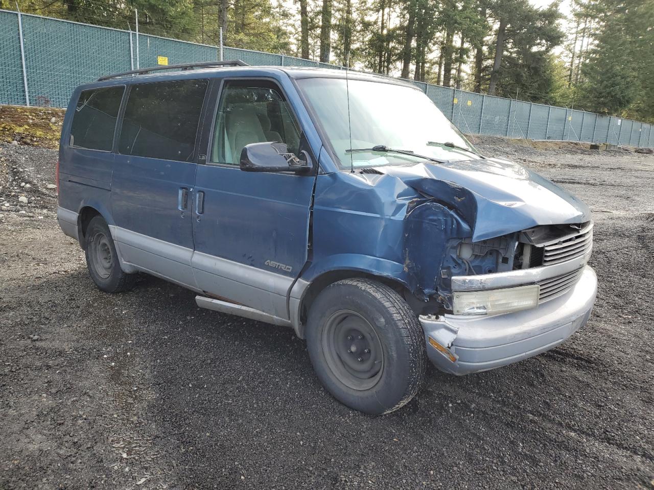 1998 Chevrolet Astro VIN 1GNDM19W8WB212782 Copart auction photo, front end / minor dent/scratches damage thumbnail 4