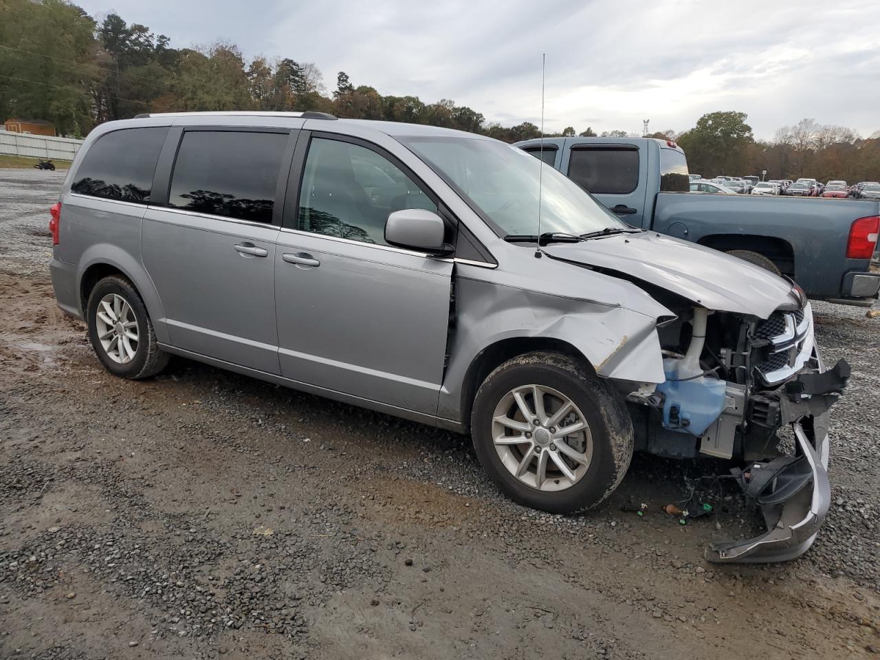 2019 Dodge Caravan VIN 2C4RDGCG8KR501661 Copart auction photo, front end / minor dent/scratches damage thumbnail 4