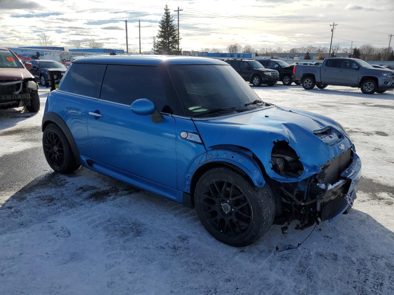 2007 MINI Cooper VIN WMWMF73507TT81807 Copart auction photo, front end / mechanical damage thumbnail 4